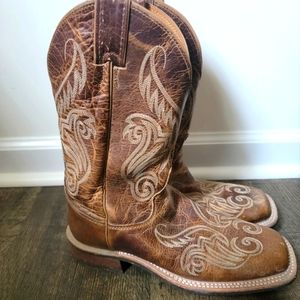 ARIAT COWBOY BOOT FEMALE SIZE 8